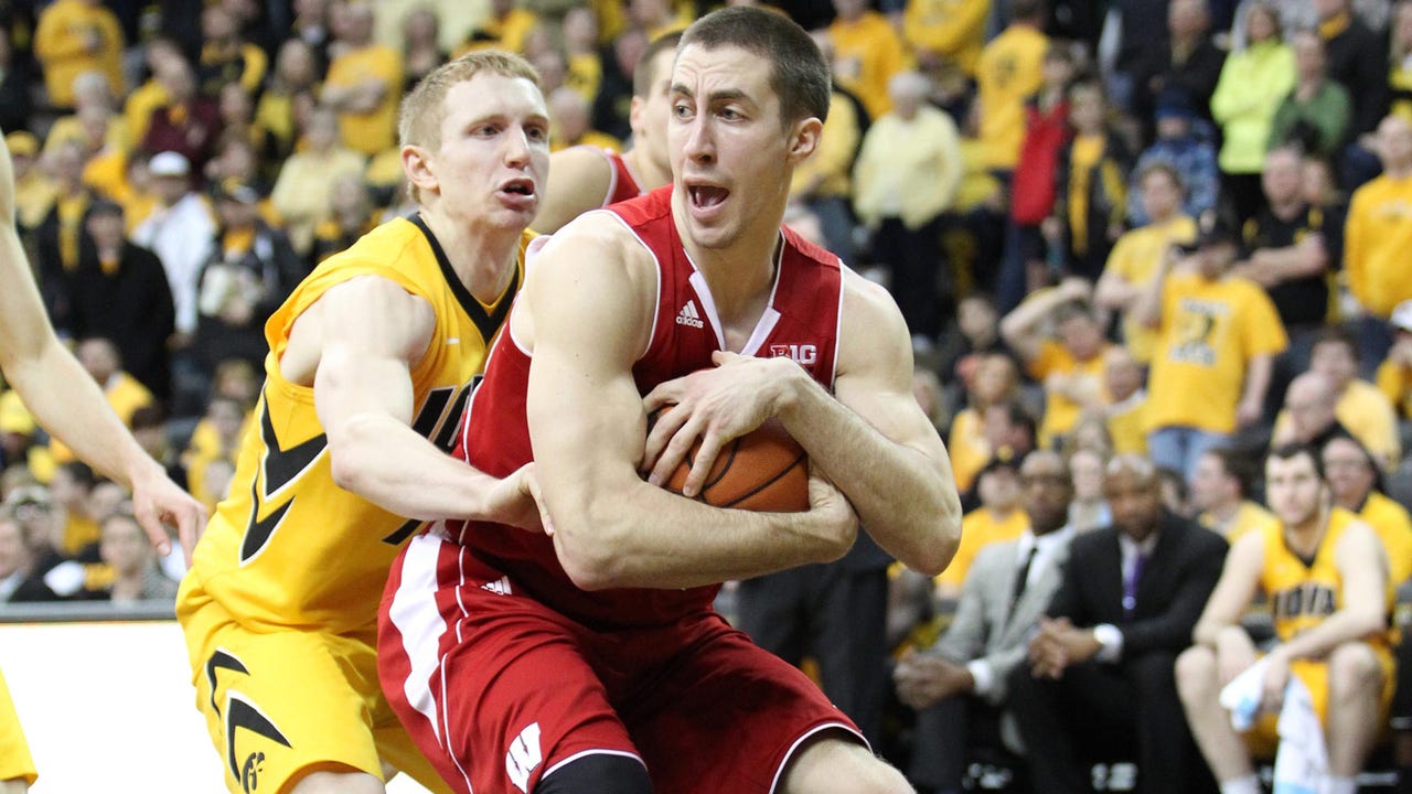 Gasser fuels key Wisconsin road win against Iowa